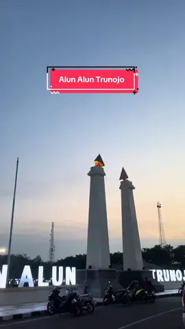 Alun-alun Trunojoyo Sampang adalah sebuah alun-alun yang terletak di pusat kota Sampang, Madura, Jawa Timur. Alun-alun ini dinamai berdasarkan nama seorang pahlawan nasional Indonesia, yaitu Trunojoyo, yang berasal dari Madura. Alun-alun Trunojoyo Sampang biasanya menjadi tempat yang strategis dan memiliki nilai historis serta budaya yang tinggi. Di sekitar alun-alun ini, Anda mungkin dapat menemukan beberapa fasilitas seperti: 1. Masjid Agung: Sebagai pusat keagamaan dan kegiatan spiritual. 2. Kantor Pemerintahan: Sebagai pusat administrasi pemerintahan kabupaten Sampang. 3. Taman dan Monumen: Sebagai tempat rekreasi dan peringatan sejarah. 4. Pusat Perbelanjaan: Sebagai tempat untuk berbelanja dan mencari oleh-oleh khas Madura. Alun-alun ini juga sering digunakan sebagai tempat untuk mengadakan acara-acara kebudayaan, festival, dan kegiatan sosial lainnya. Jika Anda berkunjung ke Sampang, alun-alun Trunojoyo bisa menjadi salah satu destinasi yang menarik untuk dikunjungi.