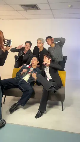 💥 เตรียมตัวให้พร้อม! Performance Video ของเพลง “HEADLINES” จะปล่อยให้ชมพร้อมกัน 28 สิงหาคม 2025 แฟน ๆ จะได้เห็นทั้งพลังเสียงและการเต้นสุดทรงพลังของ BGYO แบบจัดเต็ม! #BGYO #HEADLINES #PPop 
