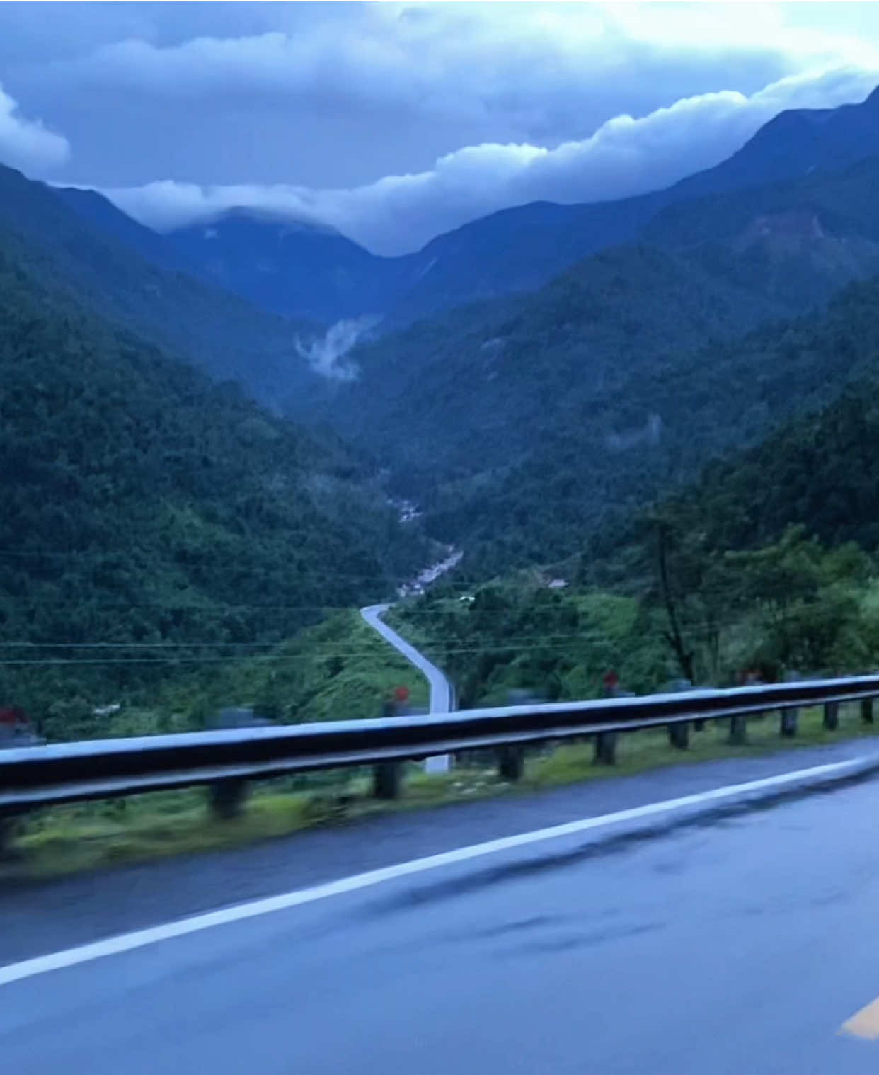 Cơn mưa ngang qua trên đèo Khánh Lê  #conmuangangqua#deokhanhle#phuot#Duychill#langthang
