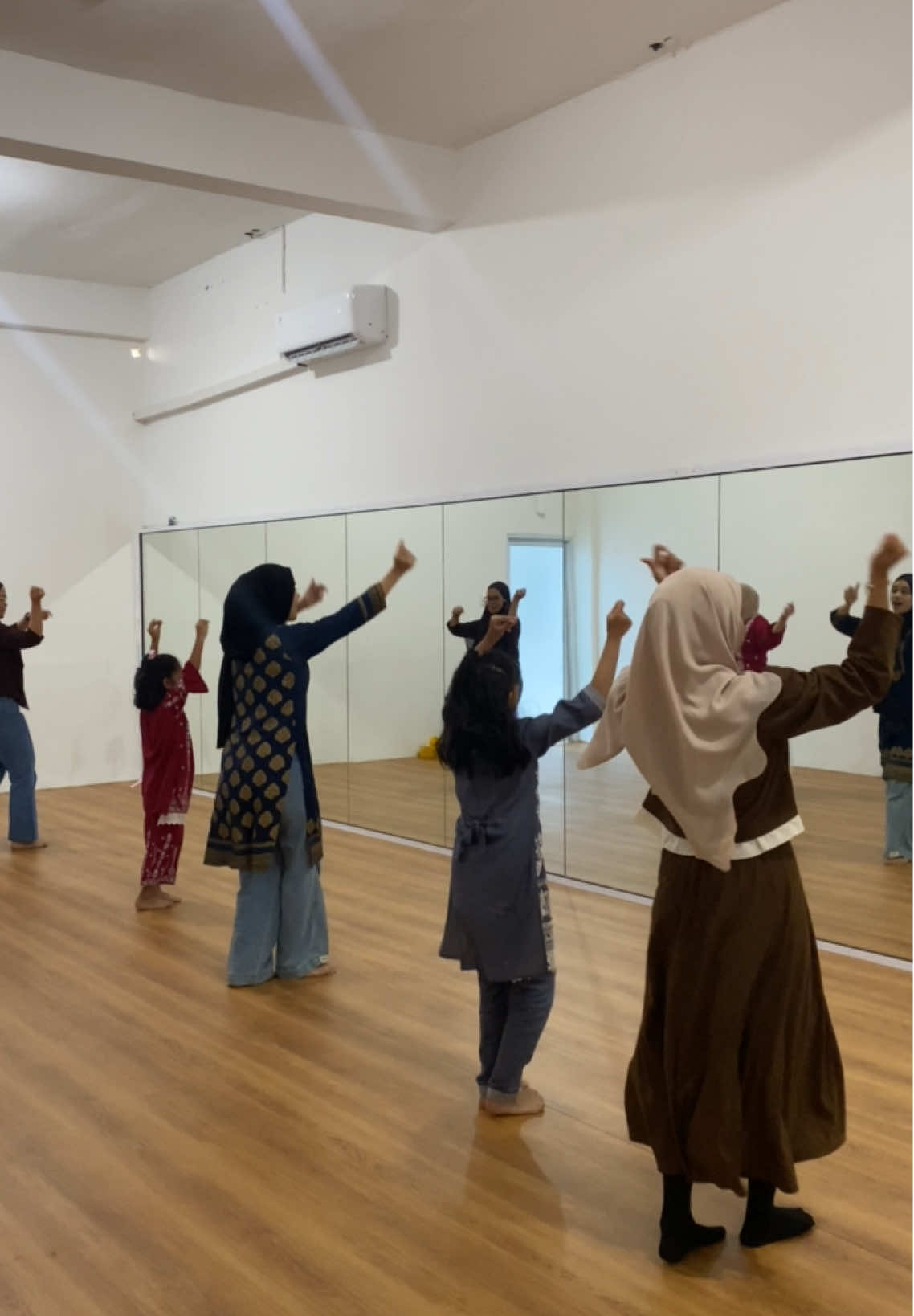 @Kelas Tari Bollywood 😍💃#trend #bollywoodsong #bollywood #bollywooddance #dholna 