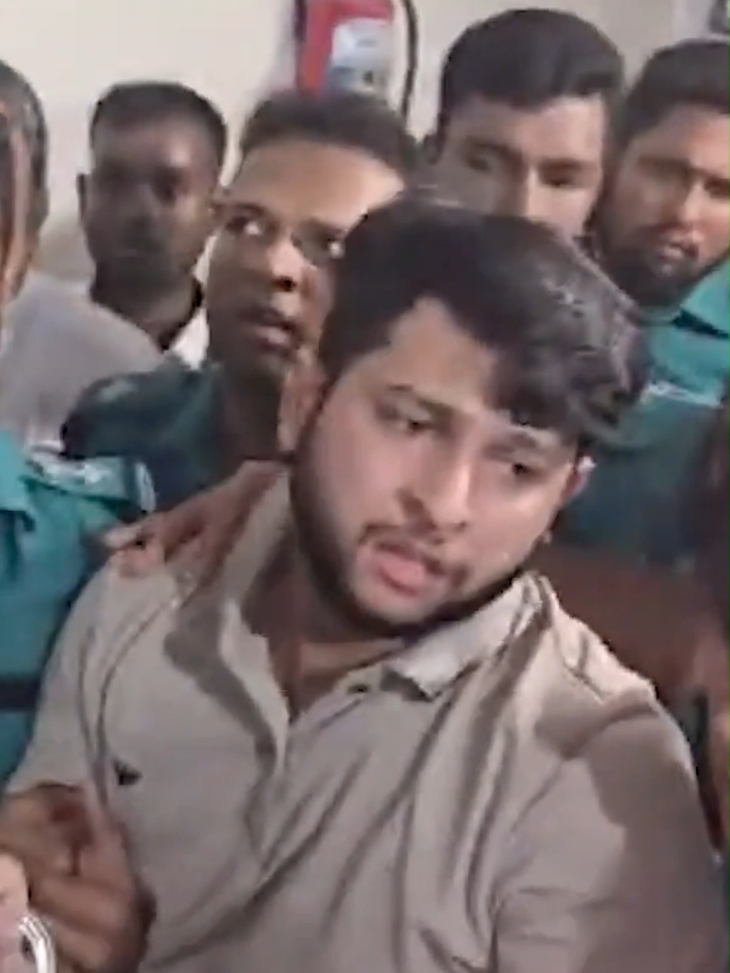 তৌহিদ আফ্রিদি আদালতে তোলার সময় অসুস্থ হয়ে পড়লেন