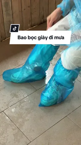 Bao Bọc Giày Đi Mưa, Ủng Đi Mưa Nhé Mọi Người #ungdimua #ungdimuabaovegiay #baobocgiaydimua #ungdimuabaovegiay #lemenhacua 