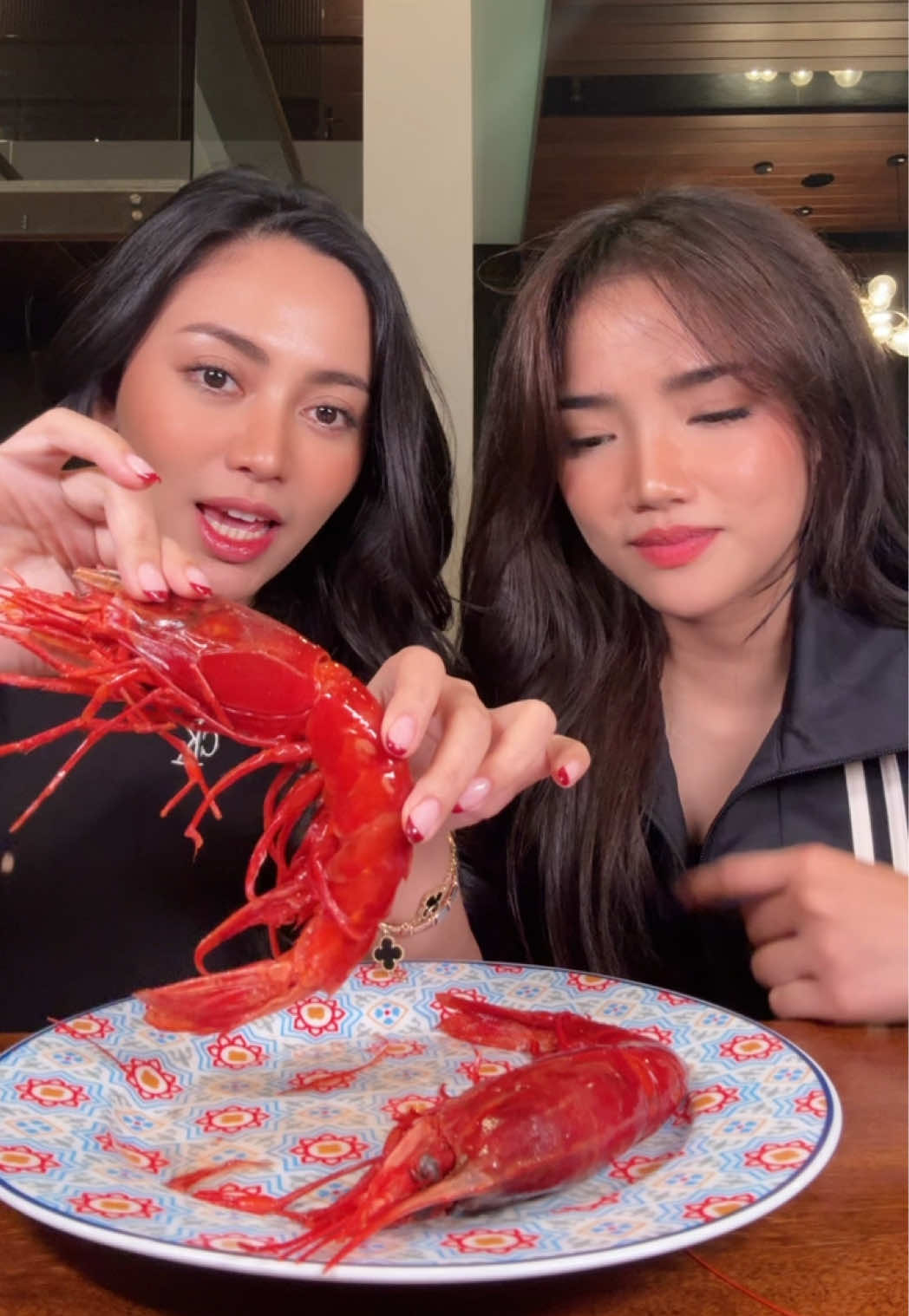 Makan udang CARABINEROS