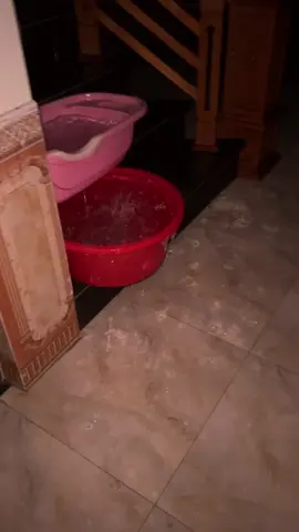 Có mời “bão đâu mà tự ý vào nhà ngta chơi vô ý vậy😑