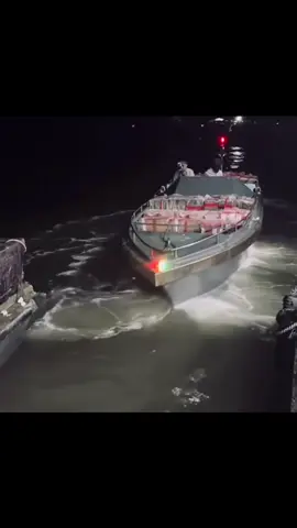 Bão gió thêm khó làm ăn