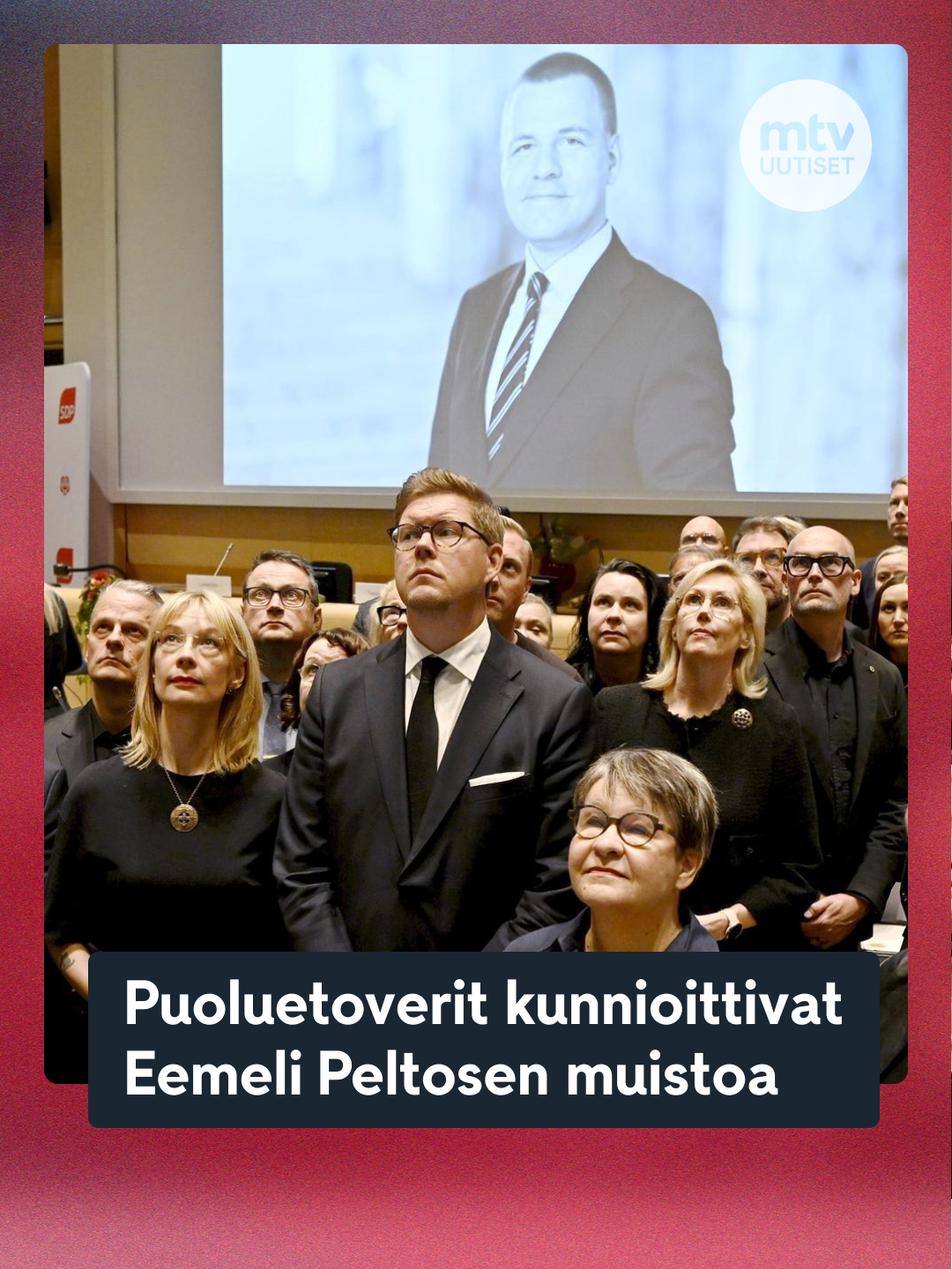 SDP:n eduskuntaryhmän kesäkokous alkoi surullisessa tunnelmassa Lappeenrannassa. Ennen virallisen kokouksen alkua pidettiin hiljainen hetki ja muistopuheita viime viikon tiistaina kuolleen kansanedustajan Eemeli Peltosen muistolle. 👉 Lisää aiheesta bion linkin kautta. 📷 Lehtikuva 📽️ MTV