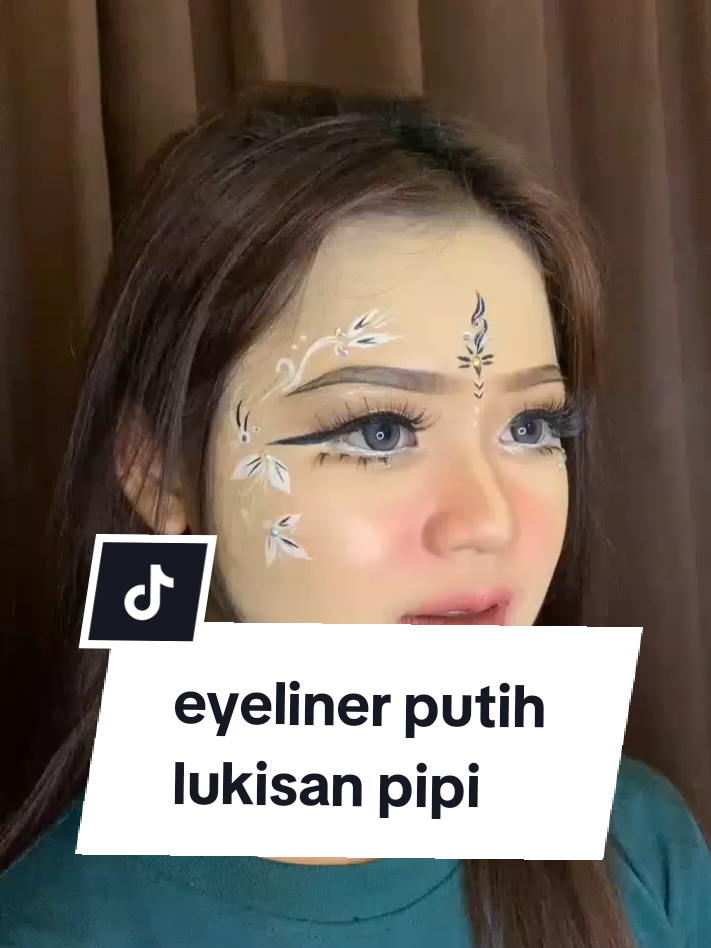 lukisan di pipi aku pake eyeliner yang ada di keranjang kuning ya sayangkuu🫶 #fyp #inspirasimakeup #makeupkarnaval #makeup #eyelinerputih 