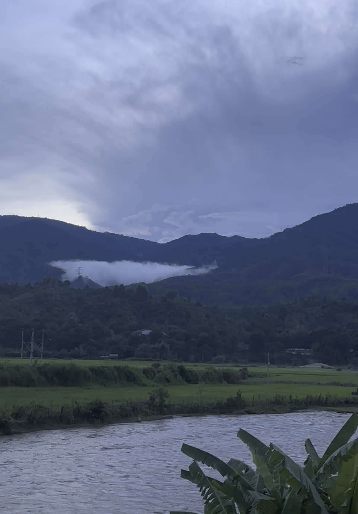 သူများအတွက်တော့မသိပေမဲ့ကျမအတွက်ဒီလိုရှုခင်းလေးတွေနဲ့နေရတာကံကောင်းမှုလေးတစ်ခုပါပဲ✨#moon #Home #mountains #stream #clouds #positivevibes #fyp 