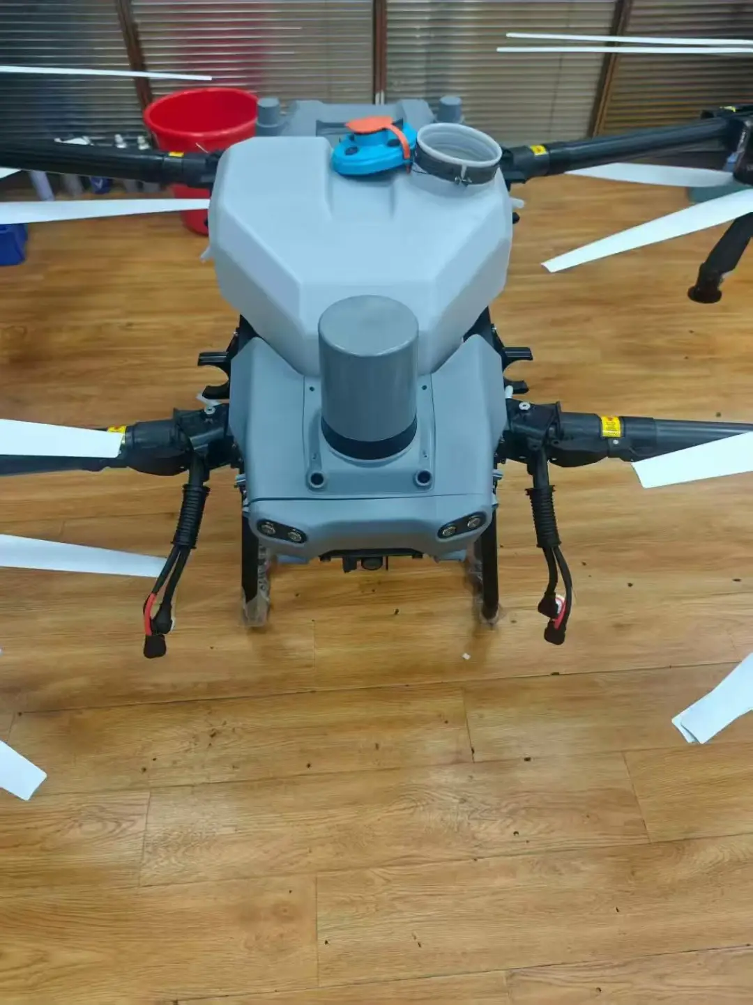 T50 all-in-one kit 4 T50 batteries, approximately 400 cycles 1 generator, over 400 hours, recently serviced Figure 5: Test flight video (The asking price is a starting price and does not represent the final transaction price. The machine is in very good condition. Please contact us if interested.)