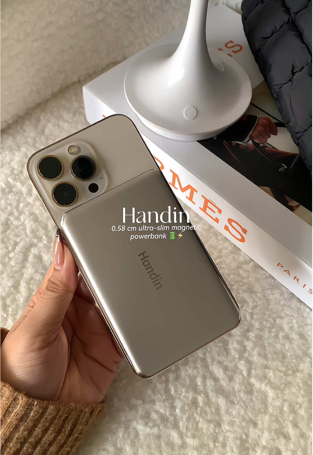 Replying to @caloy²n this powerbank can fit in my wallet!! 😩🙌🏻 #powerbank #magsafe #magsafepowerbank #powerbankiphone #fyp 