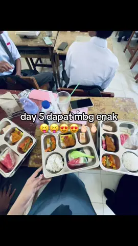 sering” menu kek gini ya pak😍🫰🏻#xbcyza #fouryourpage #masukberandafyp #lewatberandamu #makangratisprabowo 