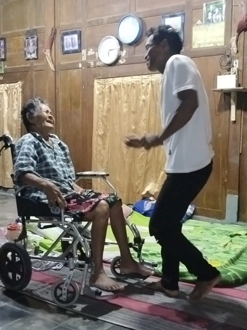 lagi ikutan lagu yang viral alhamdulillah simbok ketawa bahagia akan kulakukan demi kesembuhan simbok #gunawanmentil #tranding #viralindonesia 