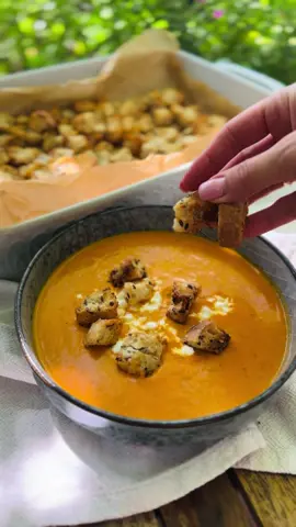 Supă cremă de roșii  Supă-cremă de roșii-o rețetă simplă și rapidă cu gust de vară. E pe sfârșite sezonul roșiilor. Acum roșiile sunt dulci și pline de gust, perfecte pentru această rețetă. Această supă-cremă de roșii coapte este o explozie de arome. În același timp este și sănătoasă și extrem de delicioasă. Dacă doriți să vă răsfățați atunci când vine vorba de servirea acestei supe-creme, o puteți face alături de niște toasturi cu cașcaval prăjite pe tigaie, crutoane, feta, parmesan ras sau semințe de dovleac. Încercați să pregătiți această rețetă. Sunt convinsă că o să vă îndrăgostiți de această combinație de arome! Rețeta o găsiți mai jos sau pe pagina mea de Instagram.’Poftă bună! Gătește cu Nadia! Cream of Tomato Soup Cream of Tomato Soup - a quick and easy recipe with a summery flavor. Tomato season is almost over. Tomatoes are now sweet and full of flavor, perfect for this recipe. This cream of ripe tomatoes is an explosion of flavors. At the same time, it is healthy and extremely delicious. If you want to indulge yourself when it comes to serving this cream soup, you can do it with some toasted cheese toasts, croutons, feta, grated parmesan or pumpkin seeds. Try preparing this recipe. I am convinced that you will fall in love with this combination of flavors! You can find the recipe below or on my Instagram page. Enjoy! Cook with Nadia! #food #tomatoes #healthyfood #healthyeating #healthyrecipes                         