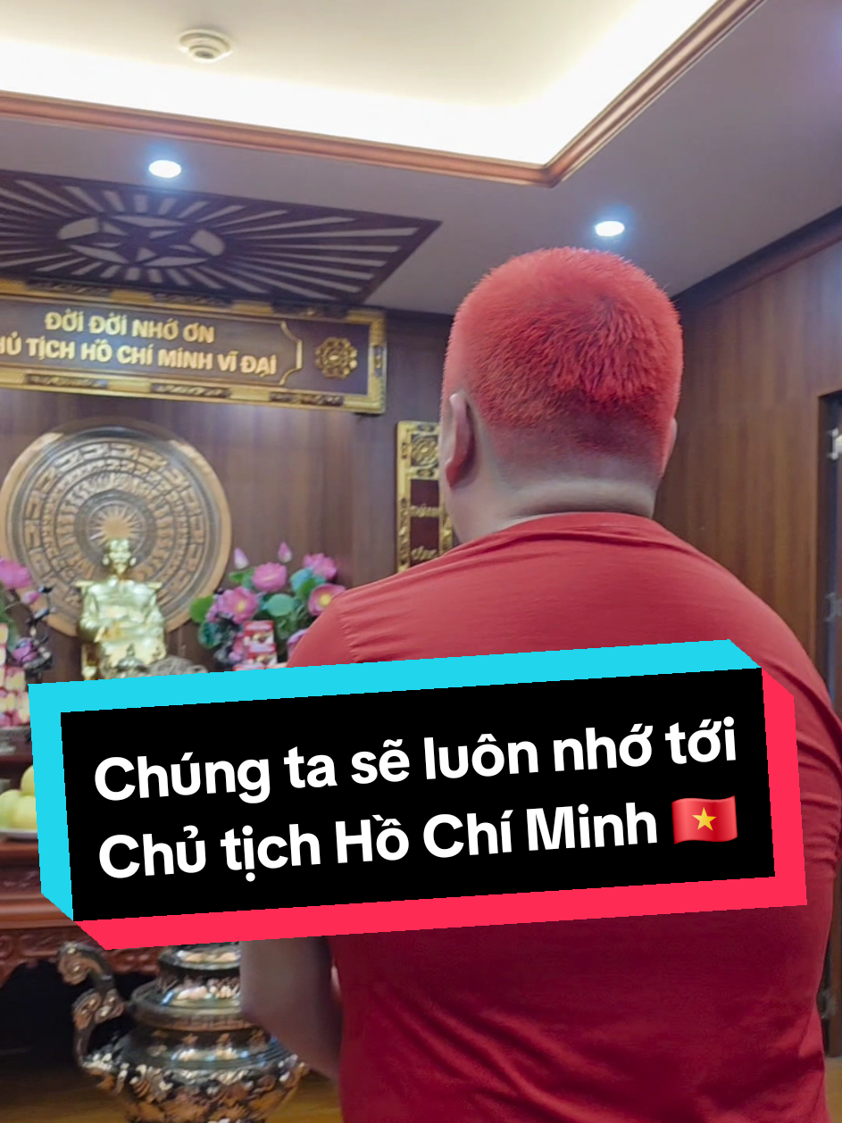 Tôi là người nước ngoài đầu tiên được cúi đầu tại không gian thiêng liêng này để tưởng nhớ Chủ tịch Hồ Chí Minh vĩ đại. Nghe nói đã có nhiều chính trị gia và lãnh đạo các tổ chức nước ngoài đến dâng hương, nhưng chưa ai cúi đầu. Tôi lo rằng cách thể hiện của mình có thể không phù hợp với văn hóa Việt Nam, nhưng tôi tin chắc Chủ tịch Hồ Chí Minh trên trời hiểu được tấm lòng của tôi. Tôi mừng vì đã được điều trị đau lưng trước khi đến thăm nơi này. Tôi đã có thể đến viếng mà không gặp sự cố nào. 🙏 @sachhaydangdocc  #doidoinhoonbachochiminh #hochutichmuonnam🇻🇳 #dangconsanvietnammuonnam🇻🇳 #nhaxuatbanchinhtriquocgiasuthat #dragonkim 