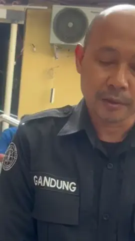 Keterangan dari Kasi Humas Polresta Yogyakarta, Iptu Gandung Harjunadi terkait kejadian yang melibatkan suporter sepakbola di Yogyakarta, Minggu (24/8/2025) malam hingga Senin (25/8/2025) dinihari tadi. Saat ini semua sudah selesai dan seluruh suporter yang datang dari luar DIY sudah kembali ke daerah masing-masing. #jogja #ngabean #suportersepakbola 