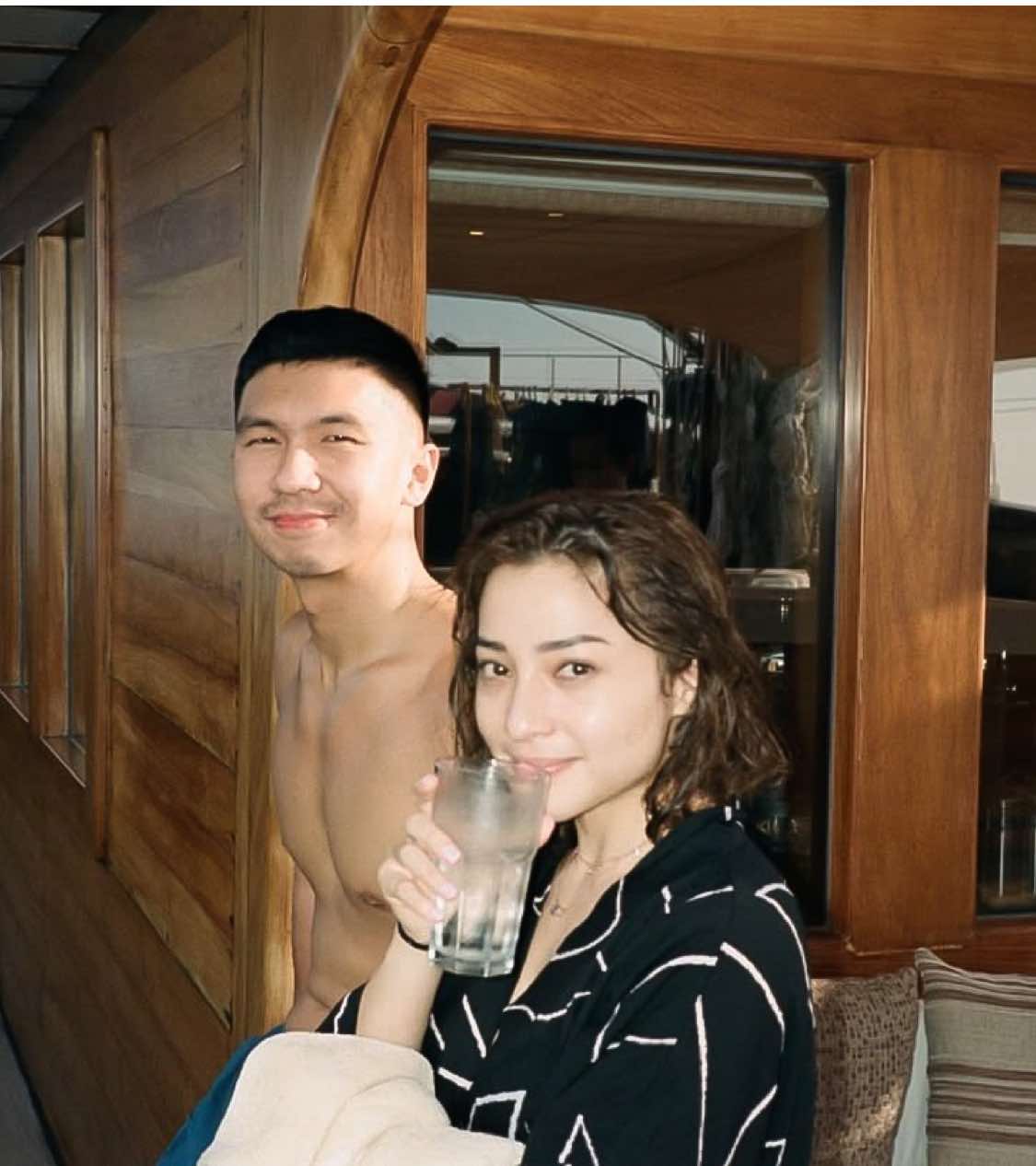 he is a good listener🥹🫶🏻 #nikitawilly #indrapriawan #nikitaindra #couple #fyp 