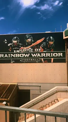 🎓🌺 Year 2 loading… From packing up the grind to mobbing through the Clarence T.C. Ching field like we own it 💪🏽 UH Mānoa, you already know the vibes—rainbow dreams, island roots, and family first 🌈🏈 Proud of my boy leveling up at one of the most beautiful campuses in the world. Let’s go Bows! #U#UHManoaS#SecondYearStrongI#IslandBoyMovesF#FootballFieldFlexD#DadLifeWithFlavor