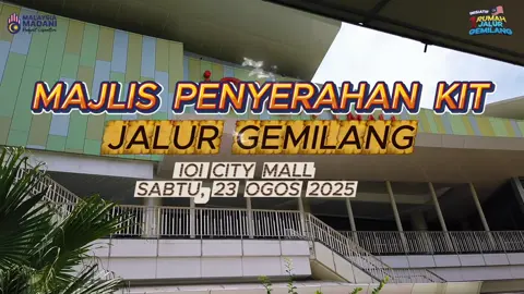 ✨🇲🇾 IOI City Mall Putrajaya Suasana penuh meriah di IOI City Mall apabila Kit Jalur Gemilang diserahkan kepada orang ramai! 🚩🎉 Setiap kibaran bendera membawa erti kasih, bangga & cinta kita pada Malaysia tercinta. 💖🇲🇾 Mari sama-sama semarakkan semangat Merdeka — dari pusat beli-belah ke seluruh pelusuk negara! 🌟🔥 #1R1JG #HKHM2025 #MalaysiaMADANI #RakyatDisantuni #Merdeka360