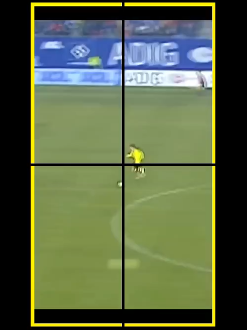 後ろを振り返りながらゴールを決める選手達 サッカー