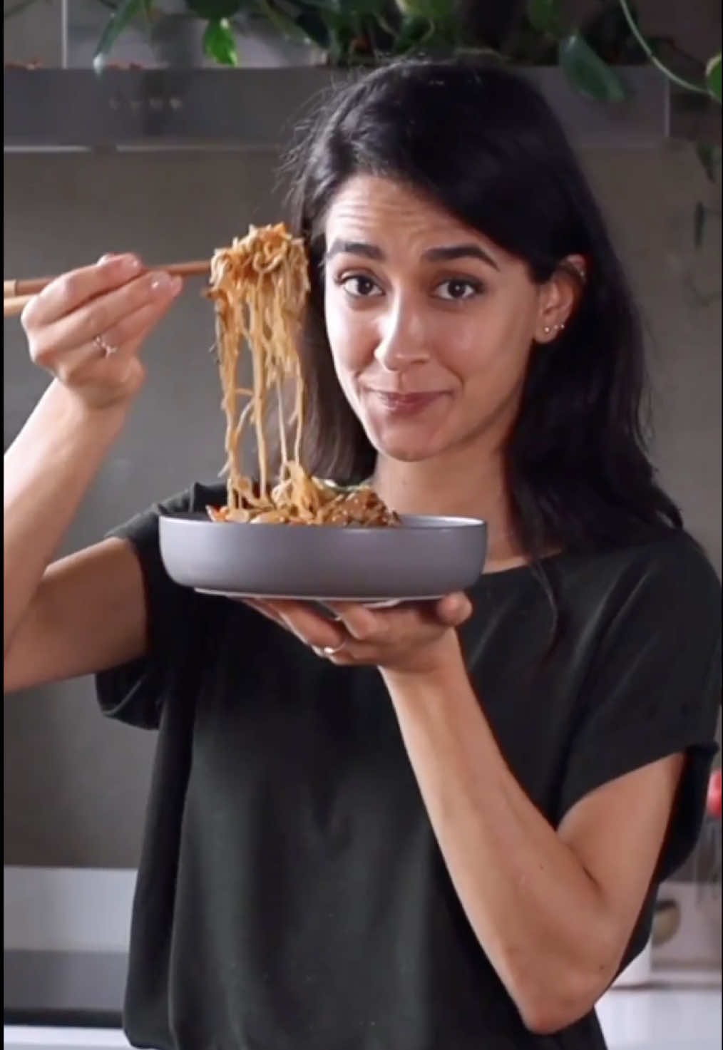 This is my go-to noodle recipe with over 100 five-star reviews 🌟 Better than takeout…and faster, too! Link in bio for a limited time or head to pickuplimes.com and search for “chow mein” ✨ #cooking #vegan #plantbased #vegetarian #chowmein
