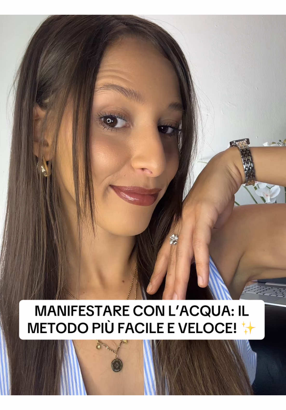 L’acqua ha memoria. Se la programmi con le tue intenzioni… ti restituisce ciò che desideri. Prova questa tecnica e poi dimmi nei commenti cosa hai attratto! 💧✨🍀 #manifestazione #manifestazioneconsapevole #manifestarepersonaspecifica #manifestare #leggedellattrazione 