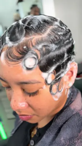 Waves #baebeecurls #prettygirl queens ny hairstylist #waves #fingerwaves #pixie 
