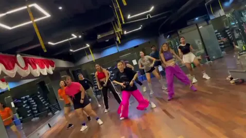 Long time no see gurls!!!!This is one of our favorite!!!!! #CapCut #InstructorBali #zumbafitness #zumbainstructor #instrukturzumba 