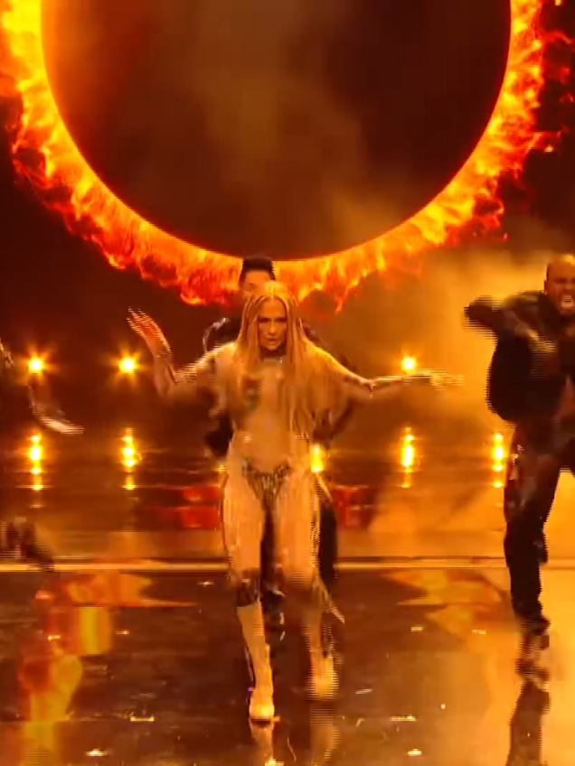 When Jennifer lopez hits the stage, my jaw hits the floor🤩✨️#fypシ #jenniferlopezedit #jenniferlopez #jlo #viral 
