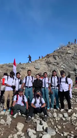 sindoro via alang alang sewu @nndmaharanii  @pajerosindoro2  #fypage  #pendakigunung  #fyp  #xyzbca 