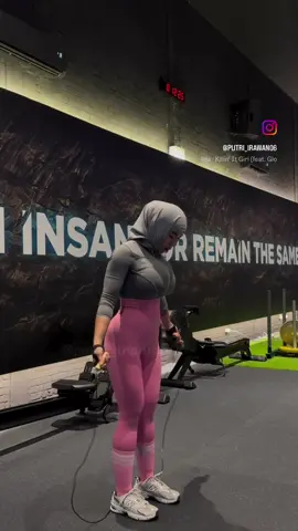 Untuk sekarang GYM itu tempat nongkrong terbaik , kenapa ??  Dari GYM kita belajar sabar , tidak menyerah , bersemangat , fokus , komitmen jangka panjang , disiplin  Self confindence , growth mindset  Koneksi sosial yang sehat , body awareness, dan rasa syukur  Dan GYM itu bukan tempat pelarian  GYM itu tempat pulang ke versi yang lebih kuat 💪 #kokpengenloncat2🤣