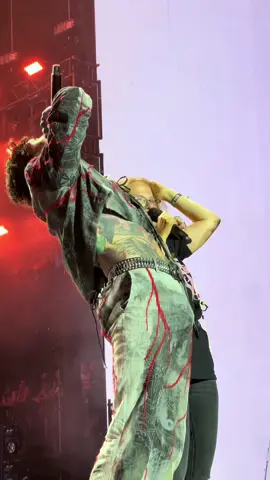 antivist yesterday! tag the girl up there! #bmth #bringmethehorizon #olisykes #leedsfestival 