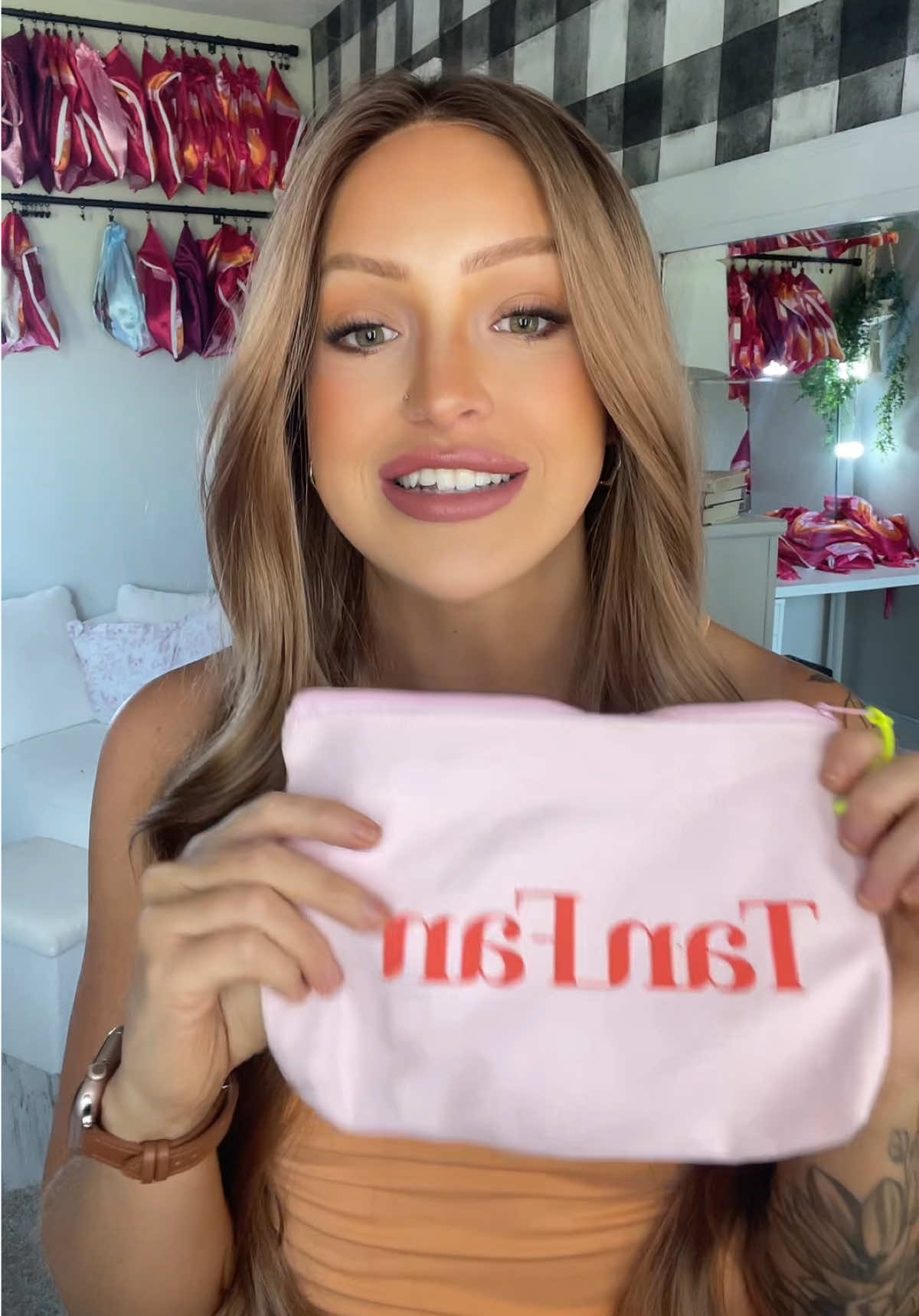 A hack to change your self tanning game! @TanFan #tanfan #selftanhack #selftanner #selftanningtips #selftanroutine 
