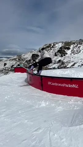 miss cardronaaaa<3🐧 #snowboarding #blowthisup #neverstopexploring #newzealand #fyp 