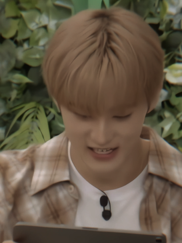 Bwahaahahha mark impersonate haechann 😭🤣 #mark #marklee #haechan #nctdream #nctdream9thanniversary 