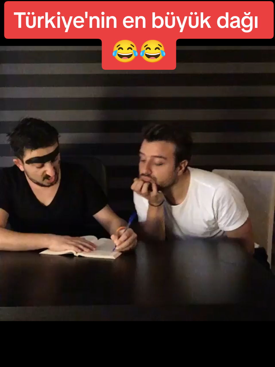 @Halil Söyletmez Cumali Cüneyt'e ders çalıştırıyor 😂😂 #onecikar #komedi #komik #cumaliceber #keşfetteyizzz 