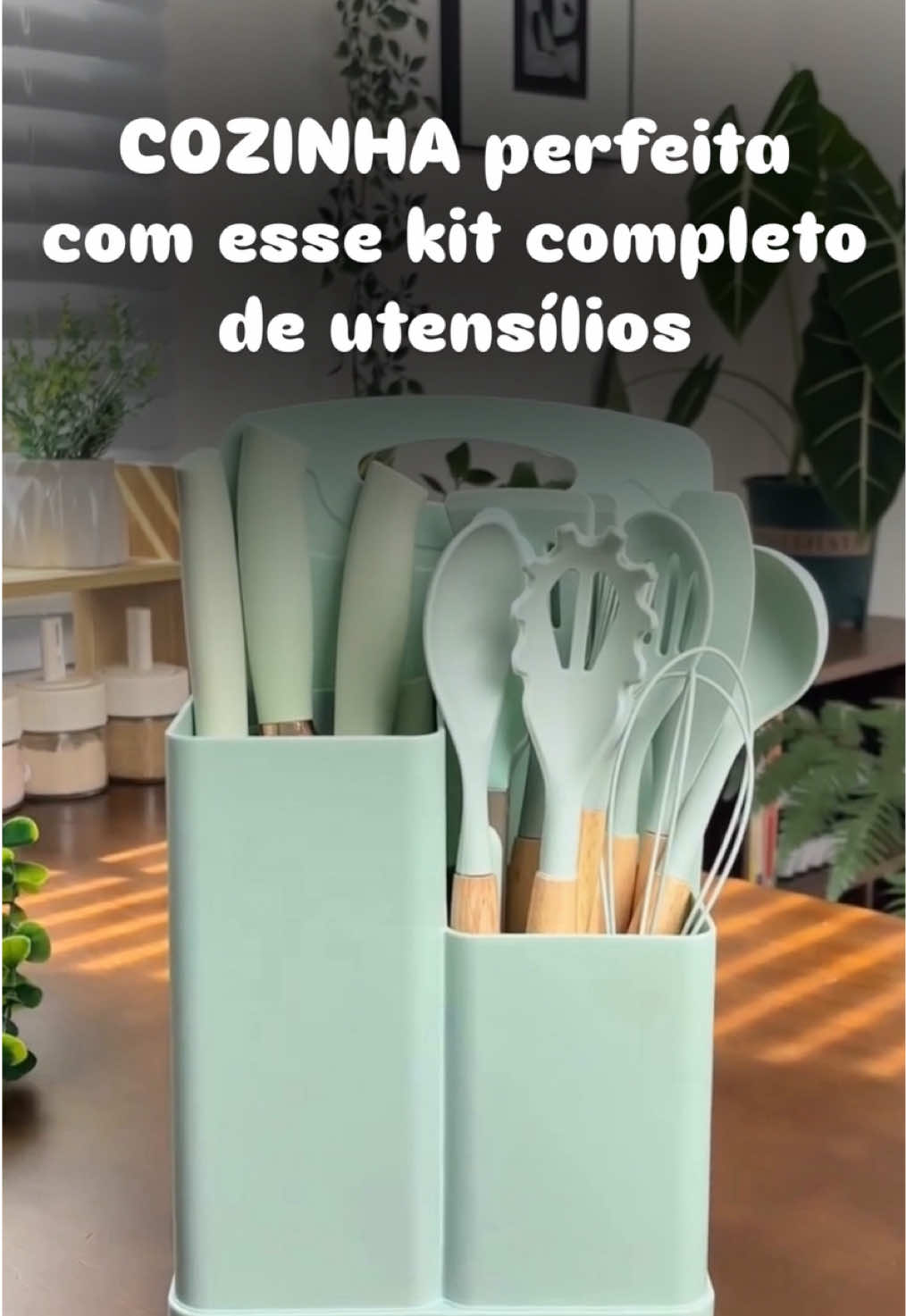 Compre pelo link da BIO.  ✨ Um verdadeiro achadinho premium: kit de cozinha 19 peças que já vem com tudo que você precisa… tábua em silicone, faca, espátula, tesoura e muito mais. Tudo em um só lugar e da mesma cor!  Você pode escolher a cor que mais combina na com a sua decoração. 🤩 👉 Economiza espaço, dinheiro e ainda deixa sua cozinha muito mais bonita!