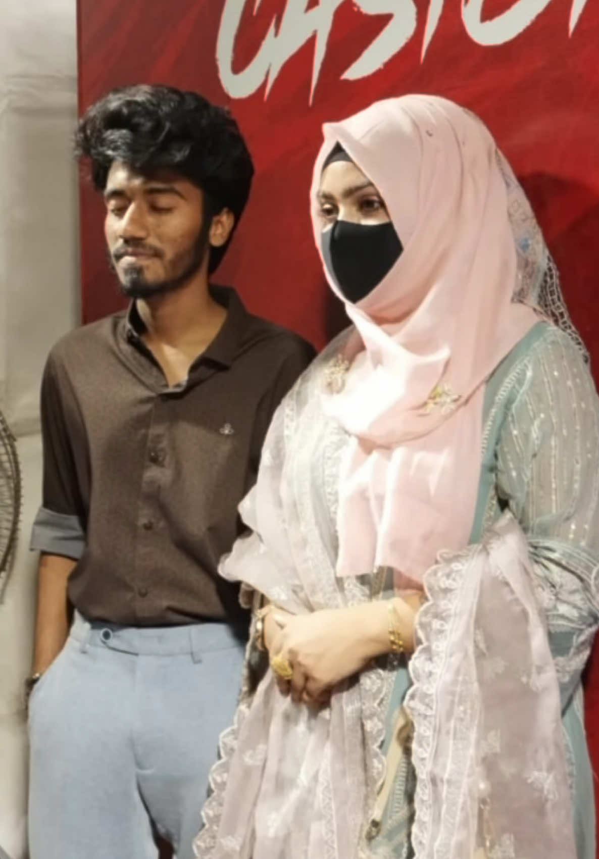 চোখ বন্ধ  এইটা কে ⁉️ চিনতে পারলে mention দেও ☺️☺️🫣🫣🤣🤣 🥰।         #FreeFire #foryoupage #ffpakhigaming #foryou #freefirebangladeshofficial 