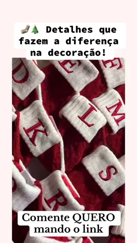 🧦🎄 Detalhes que fazem a diferença na decoração! As meias de Natal com letra trazem charme e um toque personalizado para o seu fim de ano 😍✨ #MeiasDeNatal #Natal2025 #DecoraçãoNatalina #MagiaDeNatal #personalizado 
