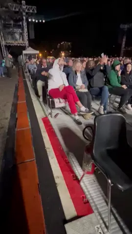 La sintonia di Gaetano Curreri con Leonardo De Amicis, insieme ad Andrea Fornili e Roberto Drovandi, ha conquistato il pubblico, travolgendo tutti. Che energia ieri sera all’Aquila, in occasione della Perdonanza Celestiniana!Una serata che resterà per sempre nei nostri cuori❣️