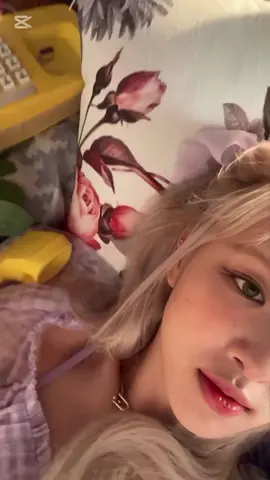 yanlış anlasılmasınn sarı saclı Rose'ye laf yokkk 😭💓 - Android'e vsp indirdim | Ben sokk | iyy bune | Rosé'nin sevgilisi var | Tutmazsa bırakıyorum | Tutarsa alım yapıcam |   #bpwkpp #fyp #global #kesfetolmaduasiyla🧕🏻🤲  #imnotcool 