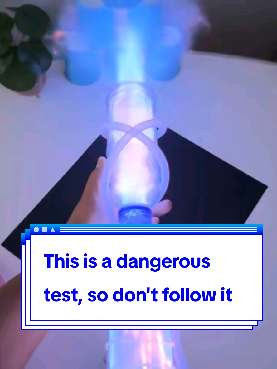 A very popular craft recently, using a beverage bottle and a lighter to make a small plasma cannon #DIY This is a dangerous test, so don't follow it.