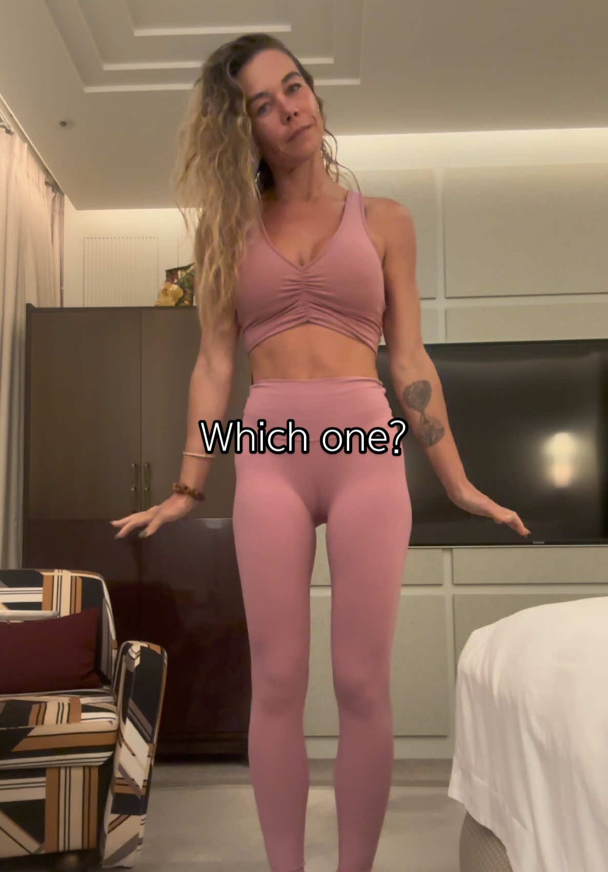 Which one ? Outfit 1 or outfit 2? 
