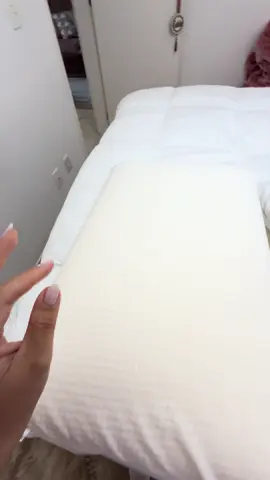Kit de travesseiros de pluma de ganso para apoio, pernas, costas e descanso. Ideal para quem gosta de se apoiar em algo confortável enquanto dorme. Uso e recomendo!! 