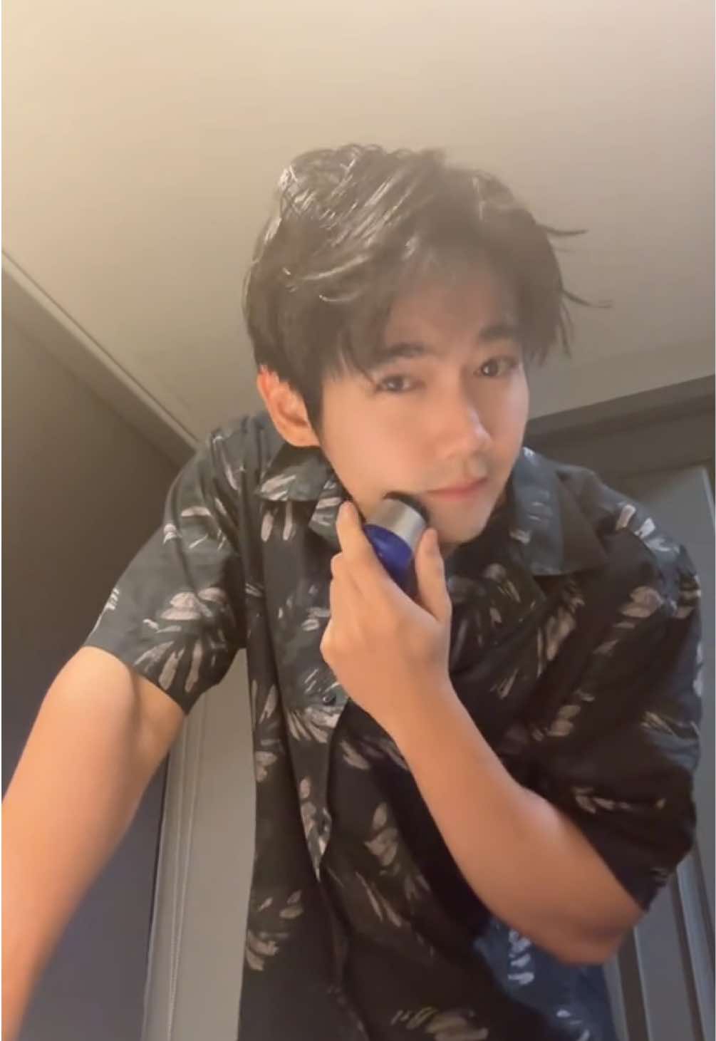ไม่มีแว่นมานี่มา มีแต่หนวด👨🏻