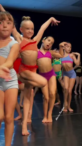 Really dolls doing a nice choreography #dancing choreography 