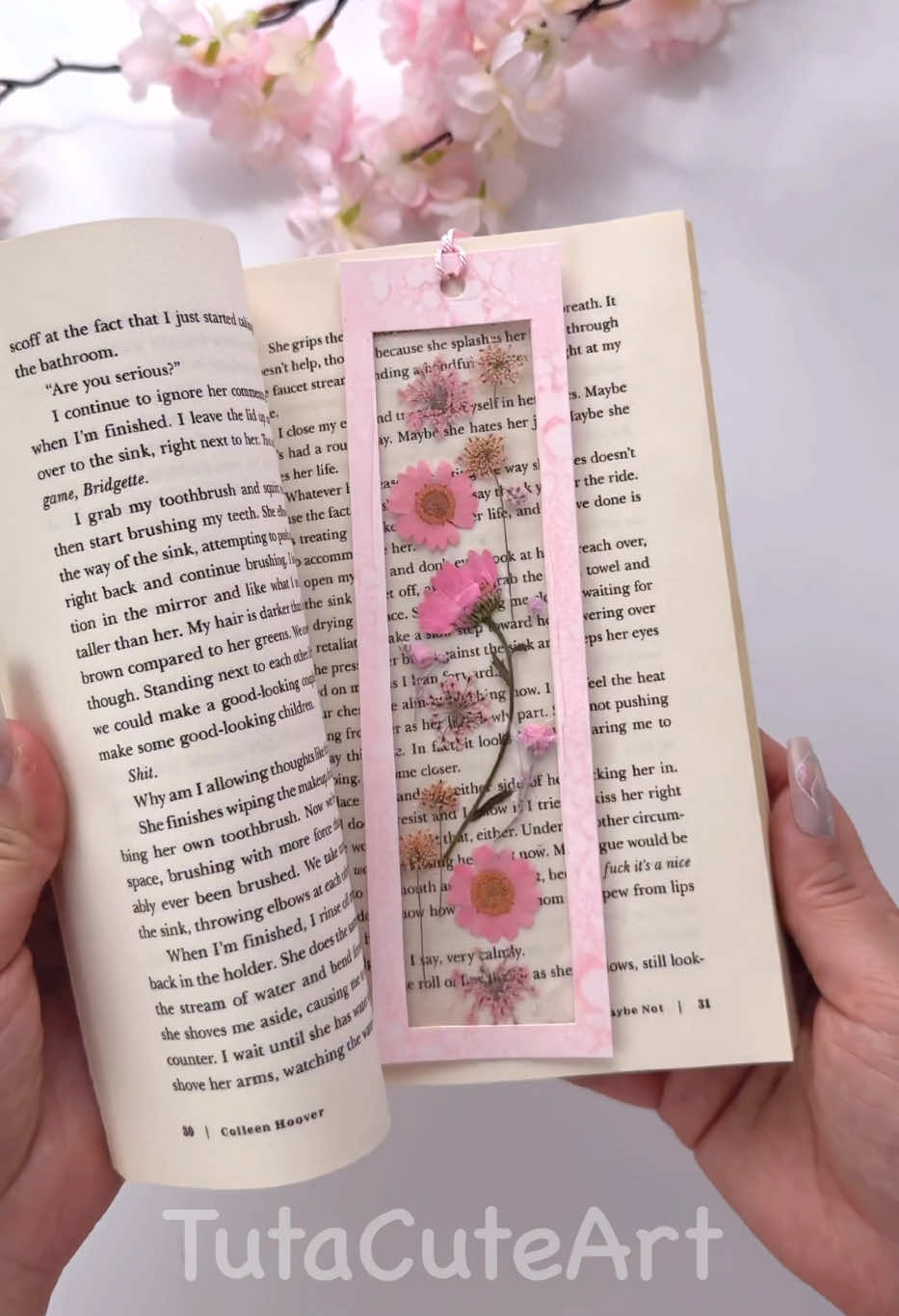 DIY floral bookmark 🌸🥀 #DIY #tutacuteart #diycraft #diyideas #crafts 
