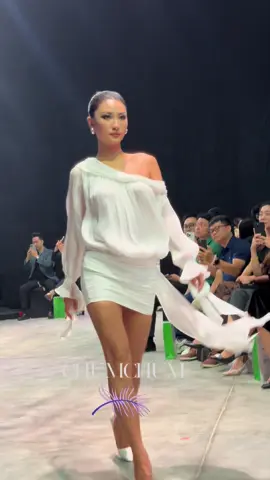 Miss Cosmo Vietnam 2025 Phương Linh trình diễn cuốn hút tại Tech Shion Show #ChumChum #misscosmobychumchum #techshionshowbychumchum #NguyenHoangPhuongLinh #BimatVbiz 