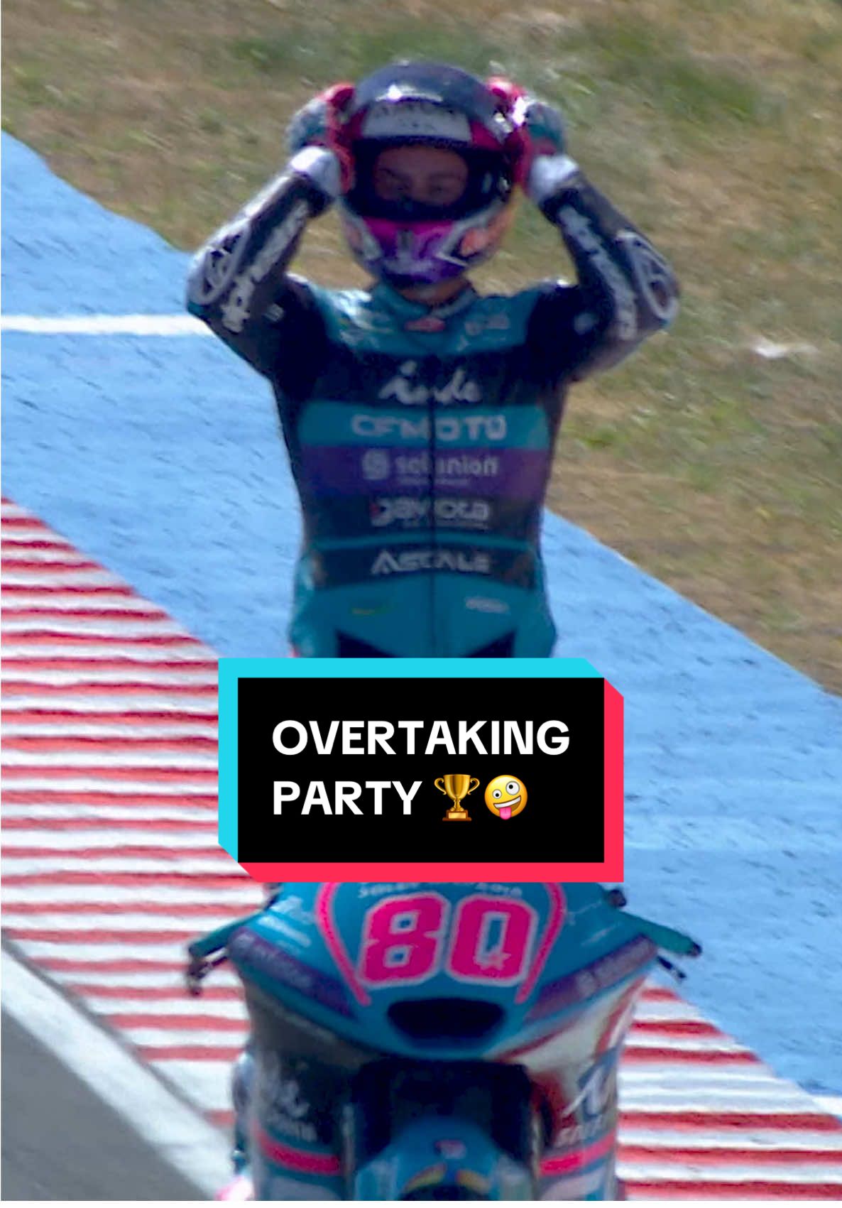 🔀 Overtaking party at the #HungarianGP 🥳  And this was just from 🅿️4️⃣ to 🅿️1️⃣, we didn’t have time to show all from 🅿️1️⃣1️⃣ 😅 #Moto2 #AsparTeam #DavidAlonso #MotoGP 
