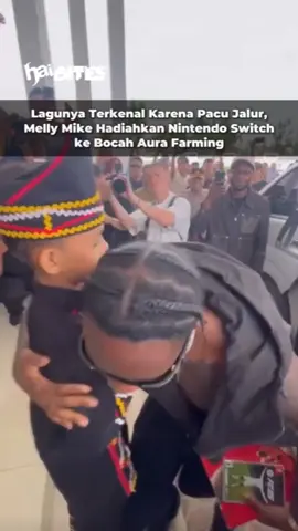 Sebagai bentuk terimakasih karena lagunya terkenal berkat Pacu Jalur, Melly Mike ngasih hadiah Nintendo Switch ke bocah 