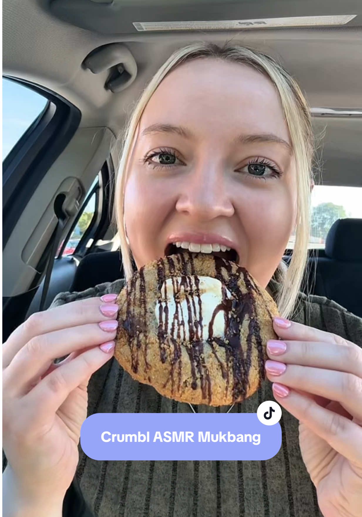 Crumbl ASMR #crumbl #crumblcookies #crumblcookiesoftheweek #crumblcookiesreview #crumblcookieweek 
